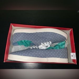 Brand New, American Eagle Sneakers. Size 8 women.